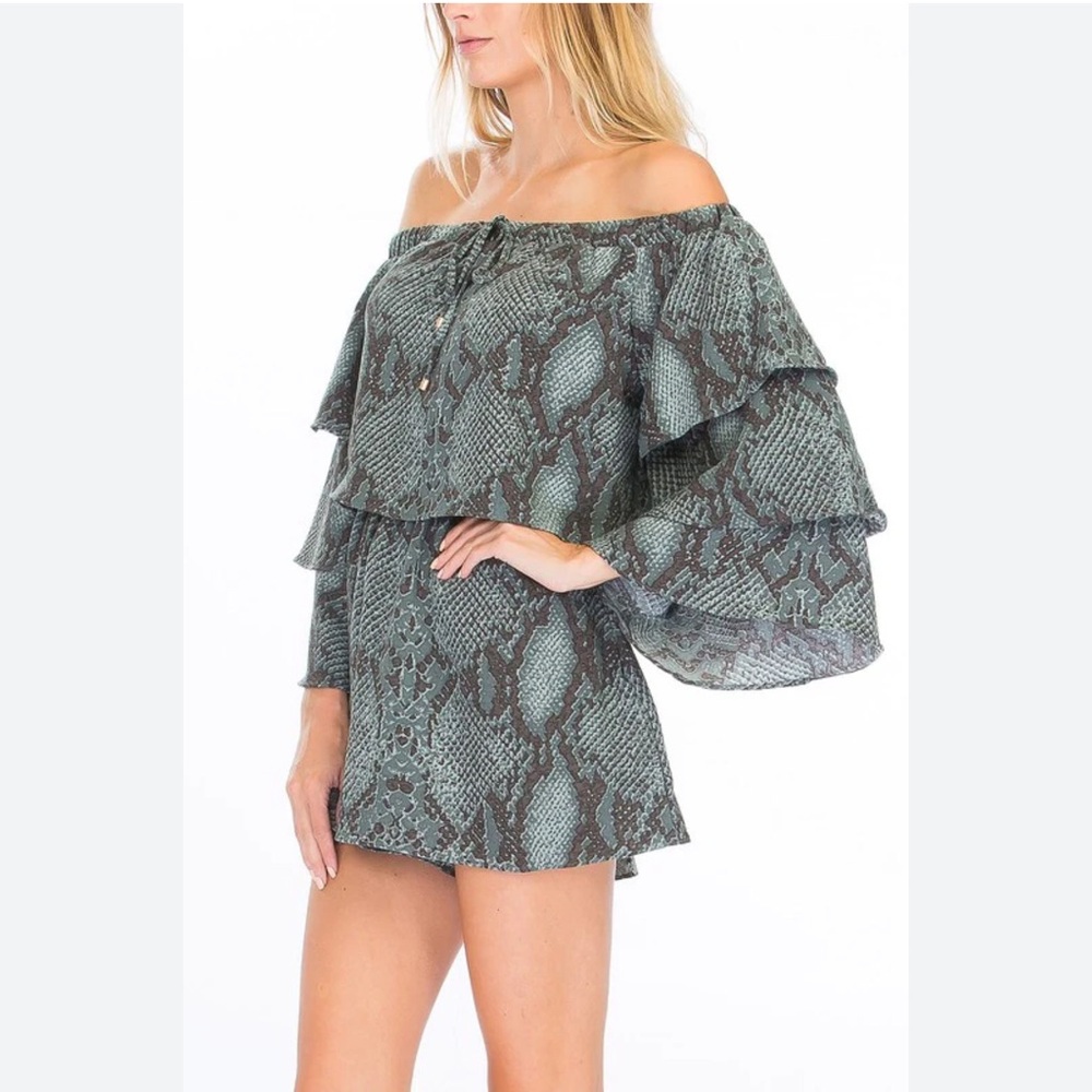 NWT Olivaceous Off-Shoulder Snake Print Romper Sz M